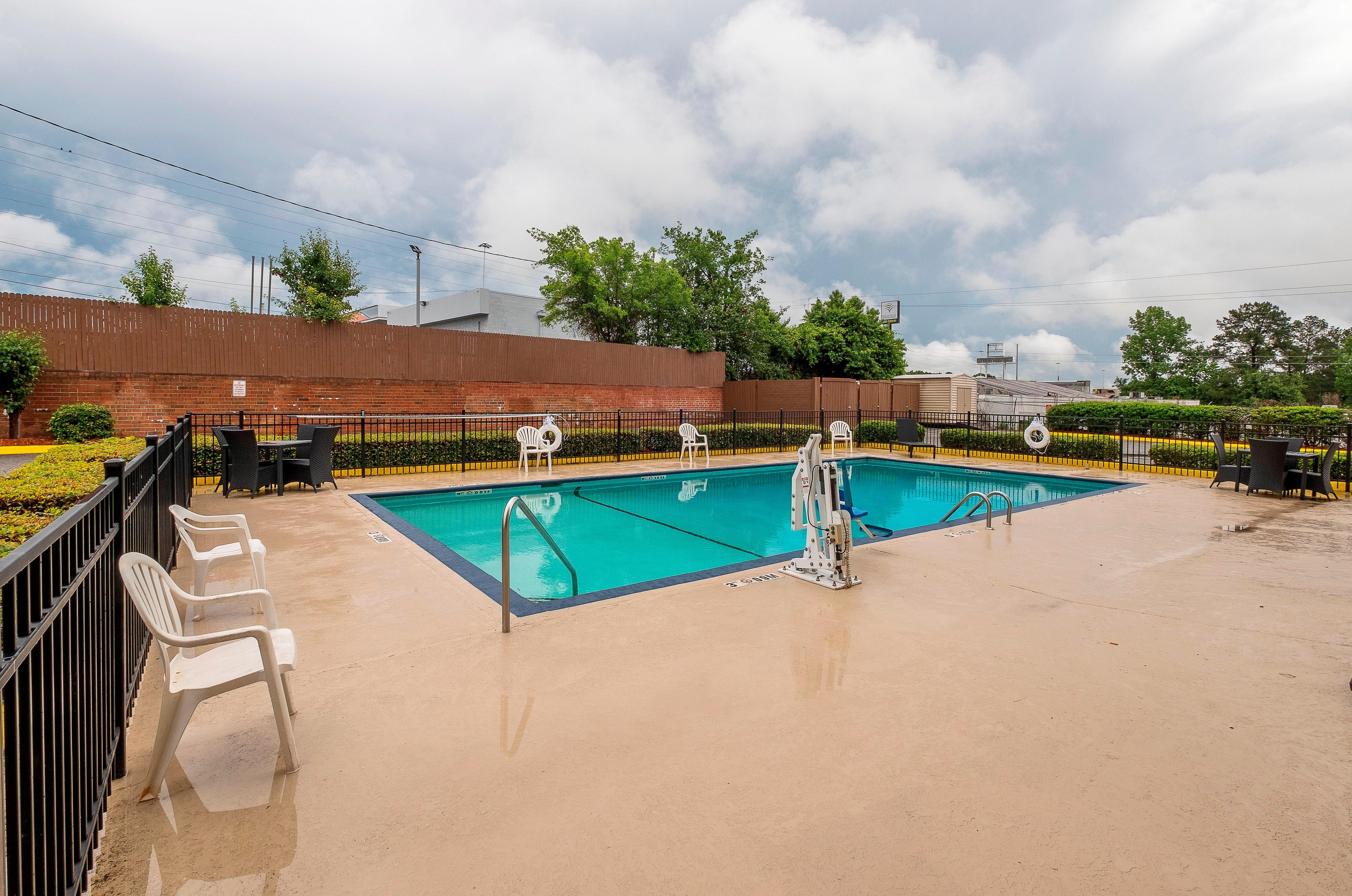 Red Roof Inn & Suites Macon Exterior photo